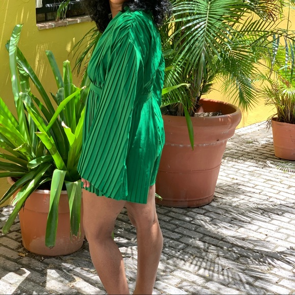 Pleated Green Romper - Picture 4 of 7